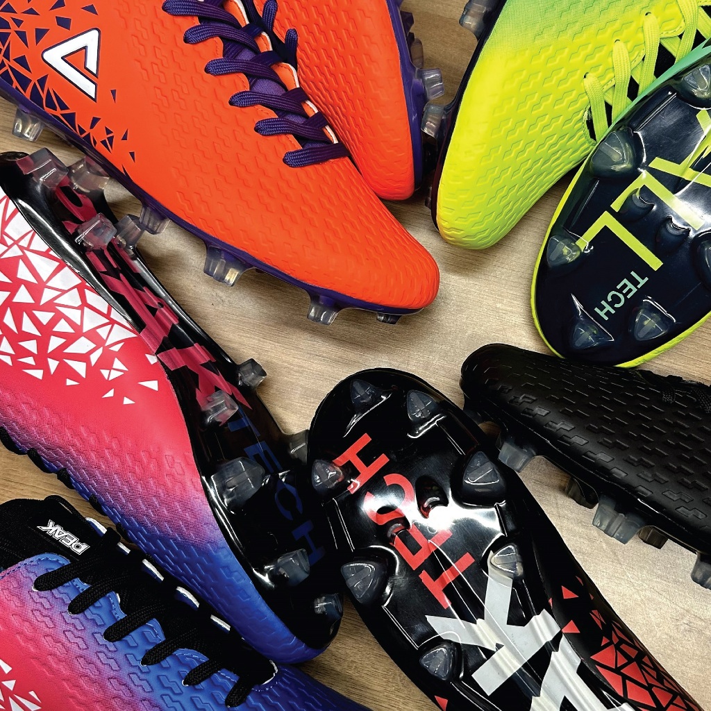 Peak Football "Playmaker" E39067F รองเท้าฟุตบอล สตั๊ด พื้น11ปุ่ม นุ่ม เบา กระชับเท้า เล่นได้ทุกพื้นสนาม - Image 3